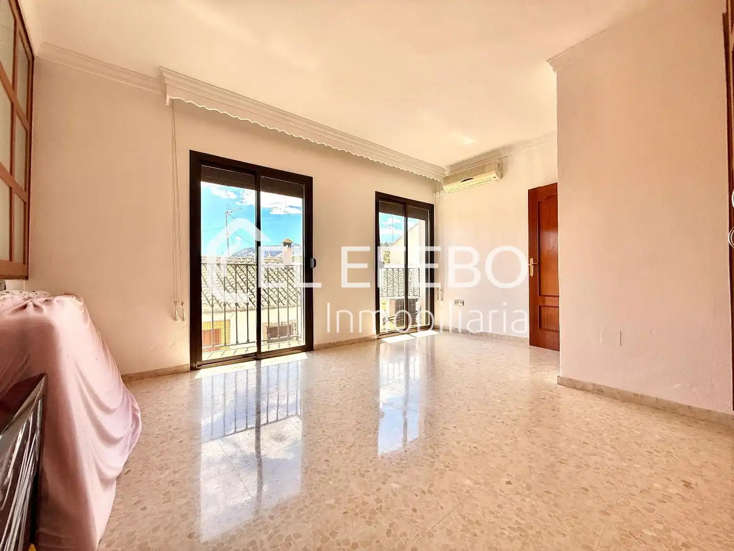 Vista exterior de Casa o xalet de lloguer en Antequera amb Aire condicionat, Calefacció i Terrassa