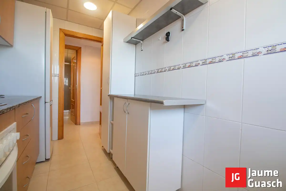 Küche von Wohnung zum Verkauf in Torredembarra mit Klimaanlage, Heizung und Balkon