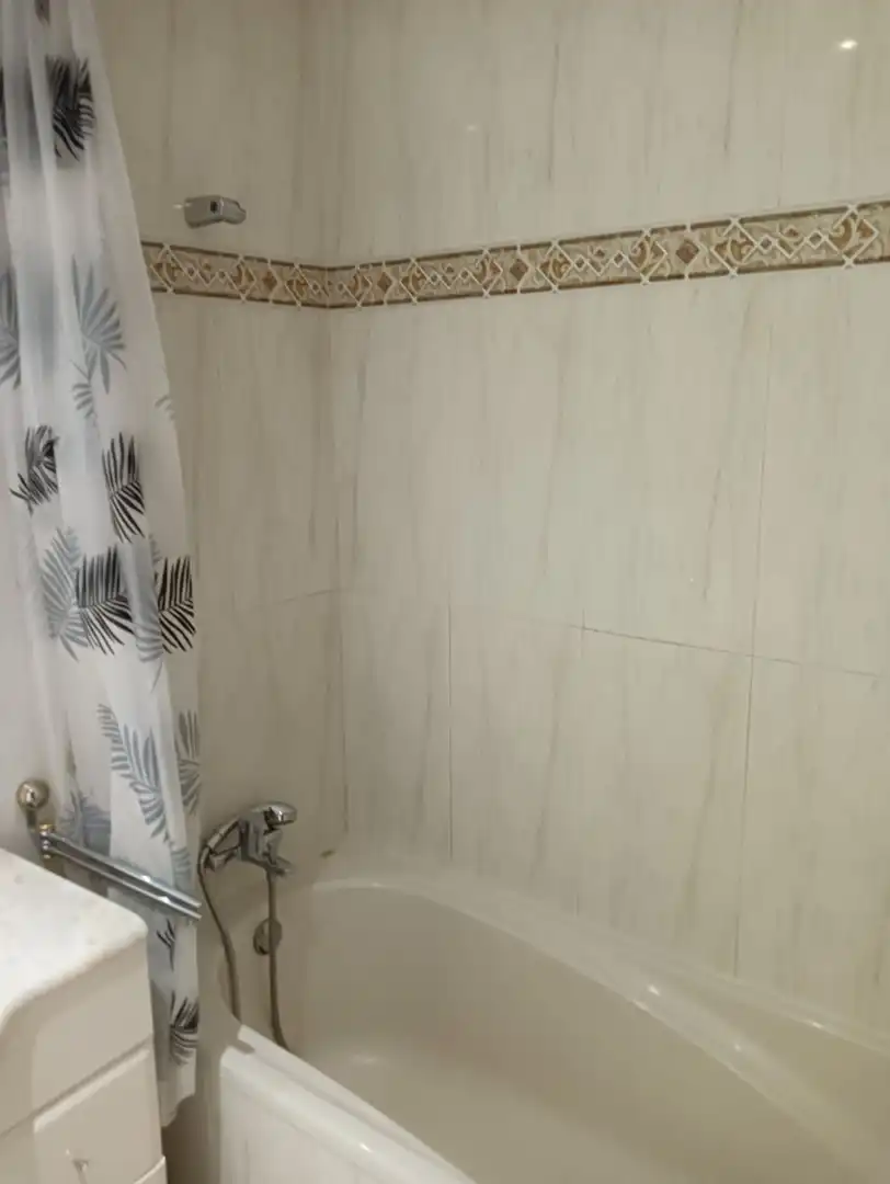 Baño de Piso de alquiler en Lleida con Aire acondicionado, Amueblado y Lavadora