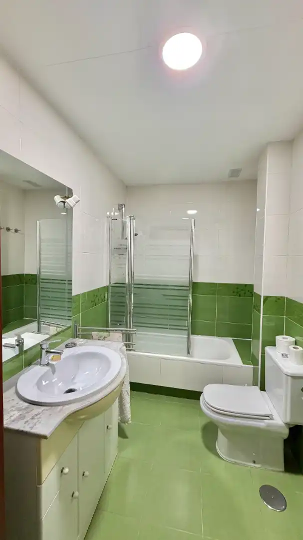 Baño de Piso en venta en Madrid con Calefacción, Parquet y Amueblado