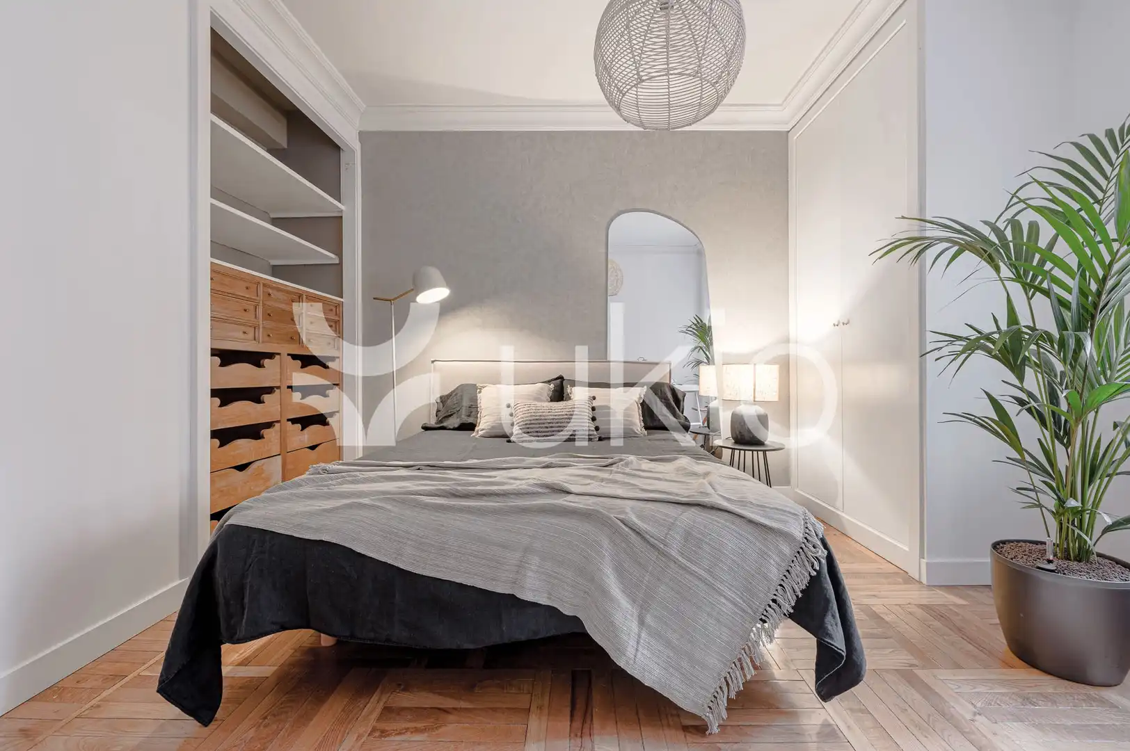 Dormitori de Apartament de lloguer en Madrid amb Aire condicionat, Calefacció i Moblat