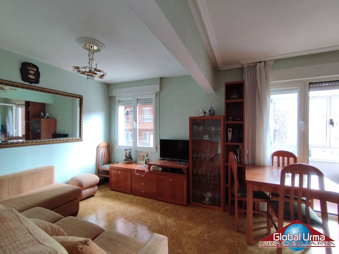 Sala d'estar de Pis en venda en Barakaldo  amb Calefacció i Balcó