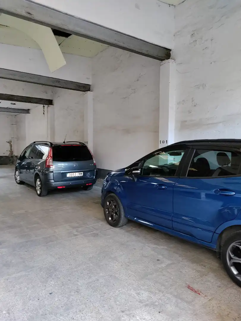 Parkplatz von Fabrikhallen zum Verkauf in Reus