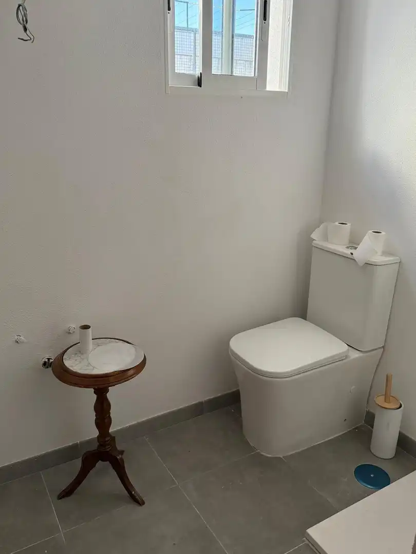 Bathroom of Flat for share in Granada  with Air Conditioner, Terrace and Furnished