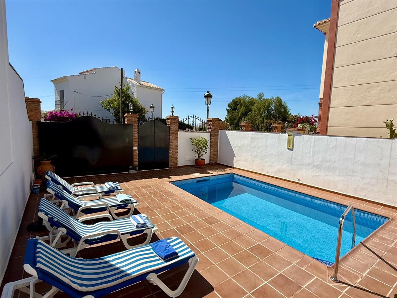 Piscina de Casa o xalet en venda en Nerja amb Aire condicionat, Piscina i Moblat