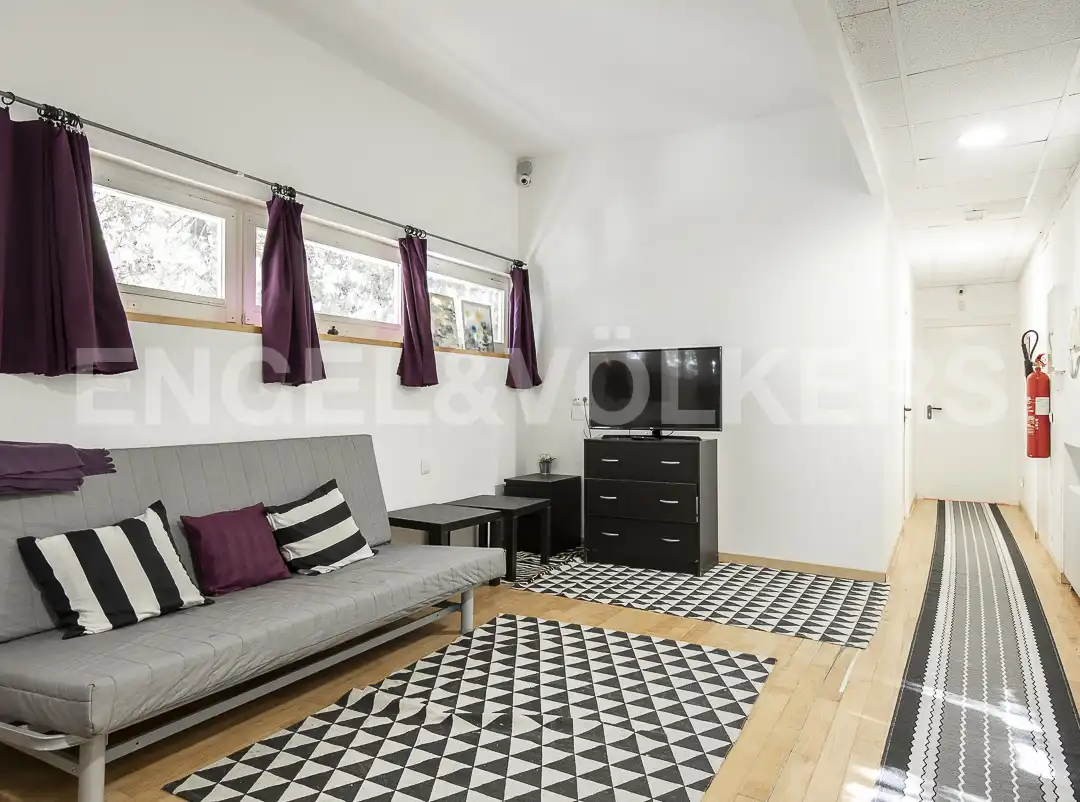 Sala d'estar de Casa o xalet en venda en Barcelona amb Calefacció, Jardí privat i Terrassa