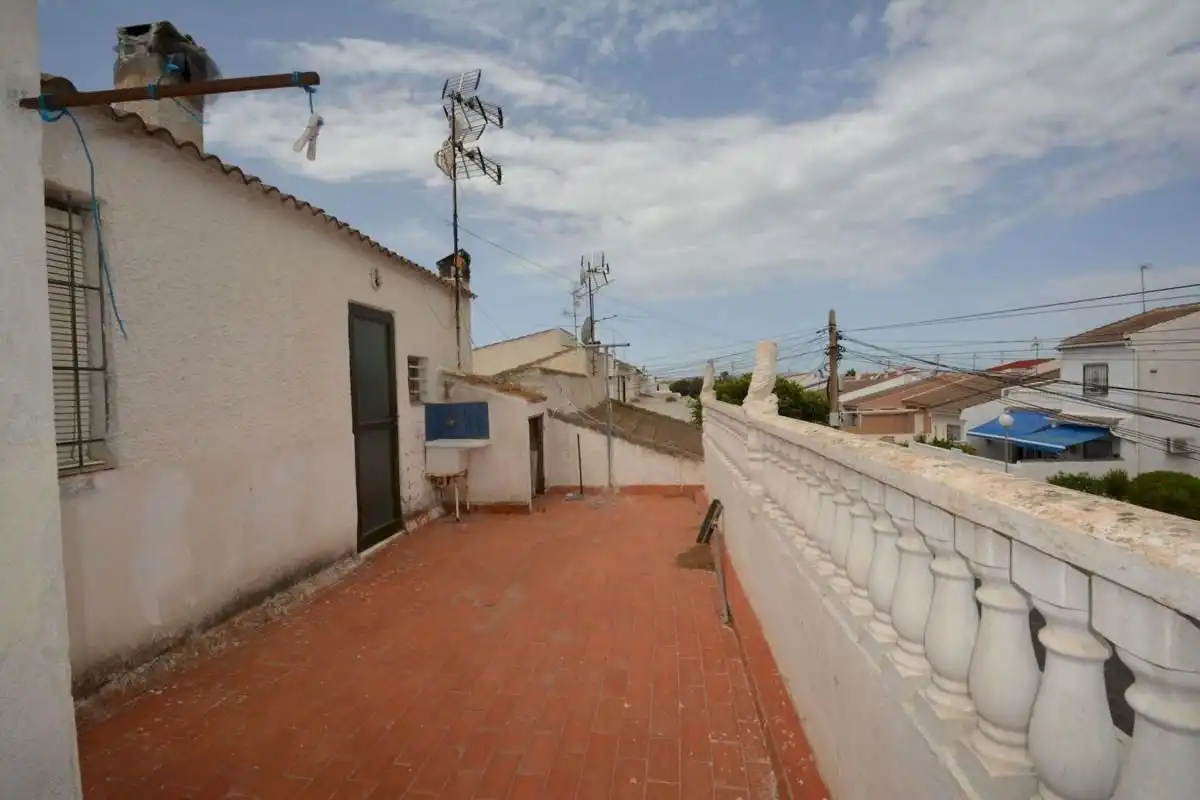 Vista exterior de Casa o xalet en venda en Zona Carrefour - Urbanizaciones