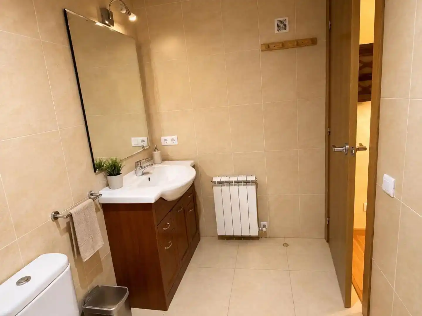 Bany de Dúplex en venda en Prades amb Parquet, Traster i Moblat