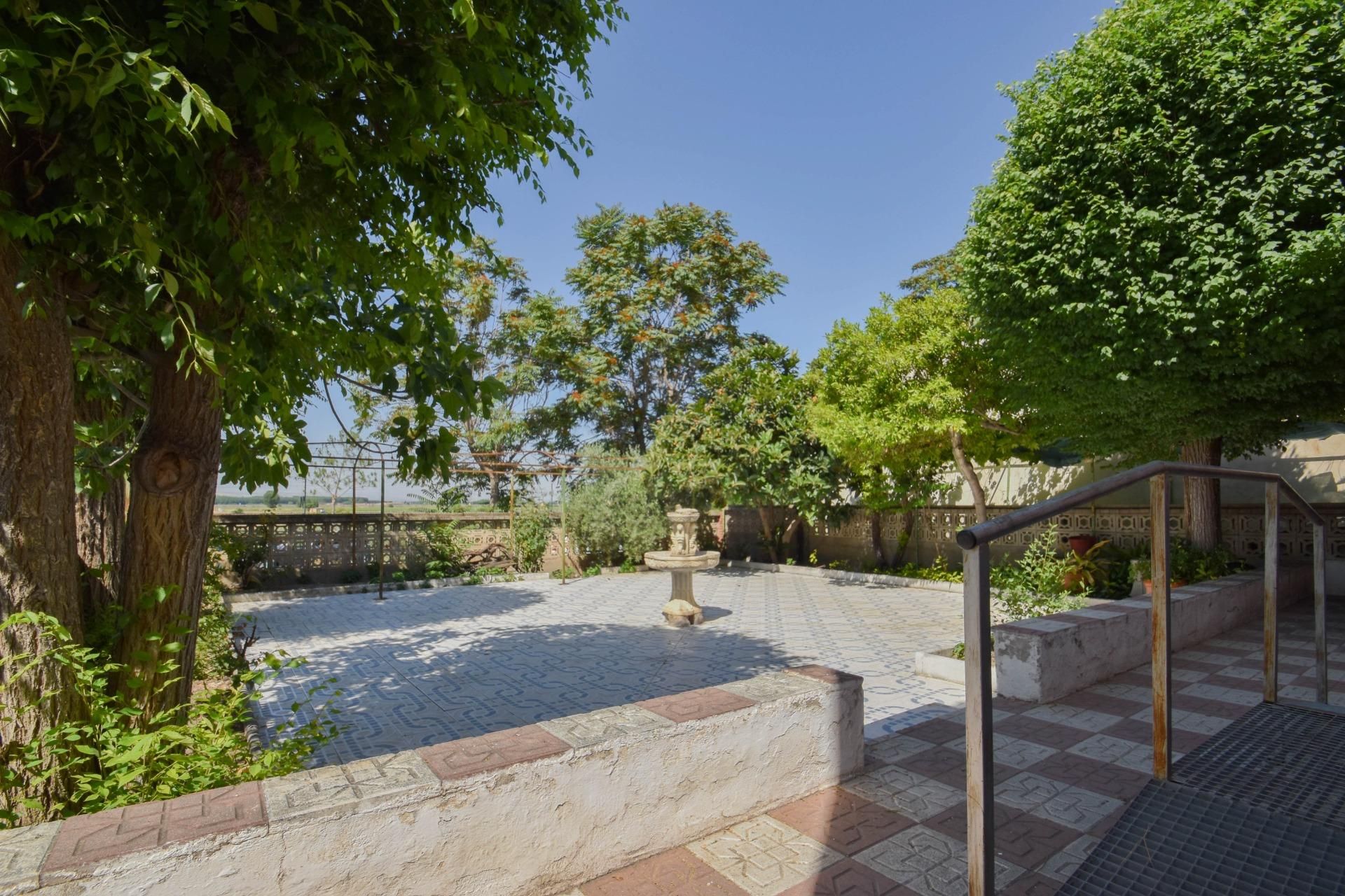 Jardí de Casa adosada en venda en Atarfe amb Aire condicionat, Terrassa i Traster
