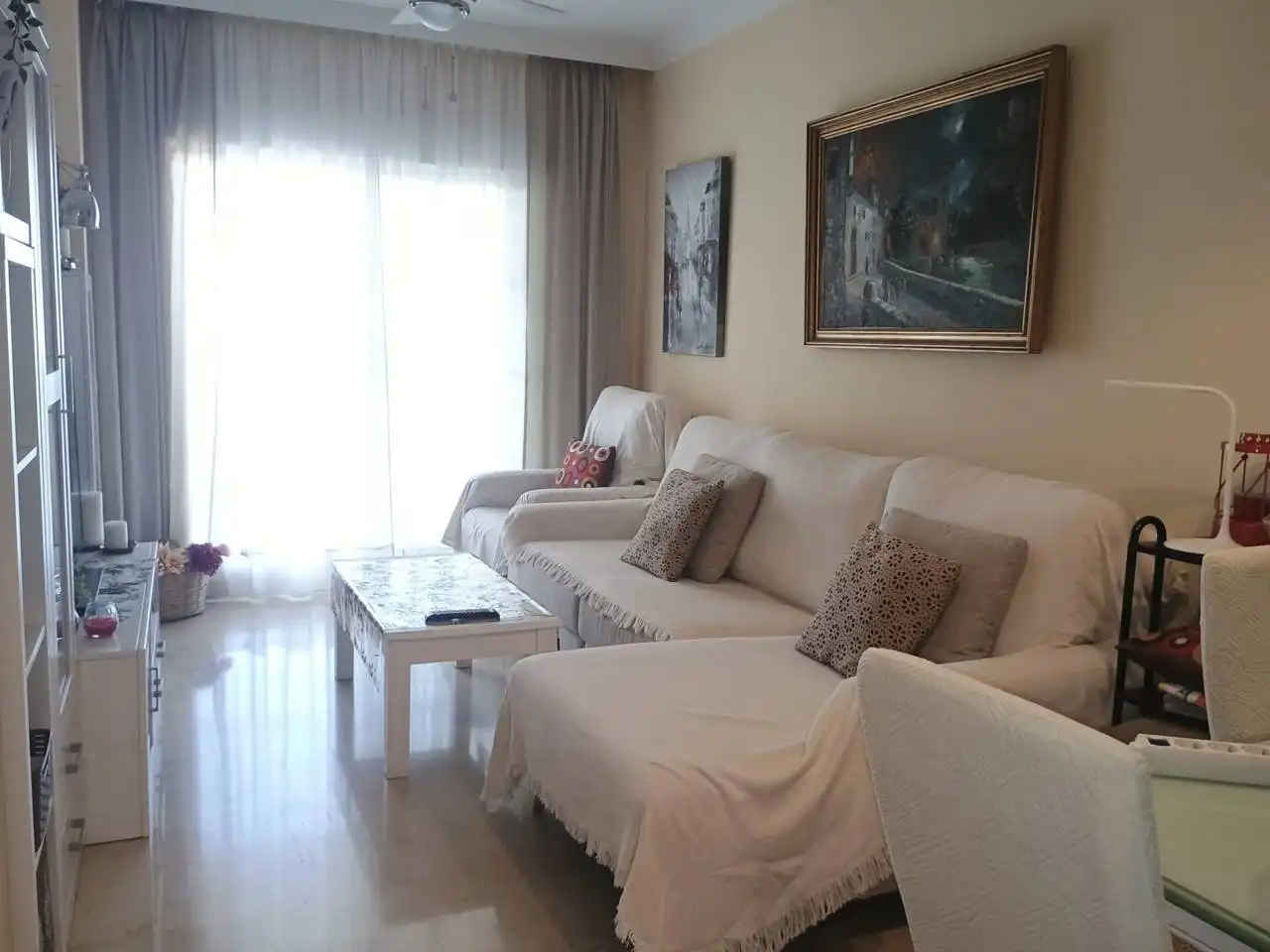 Sala de estar de Apartamento de alquiler en Benalmádena con Aire acondicionado, Terraza y Amueblado