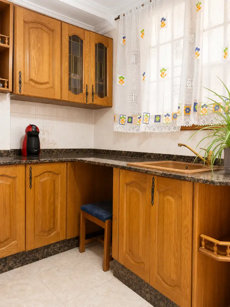 Cuina de Casa adosada de lloguer en Utiel amb Terrassa, Moblat i Forn