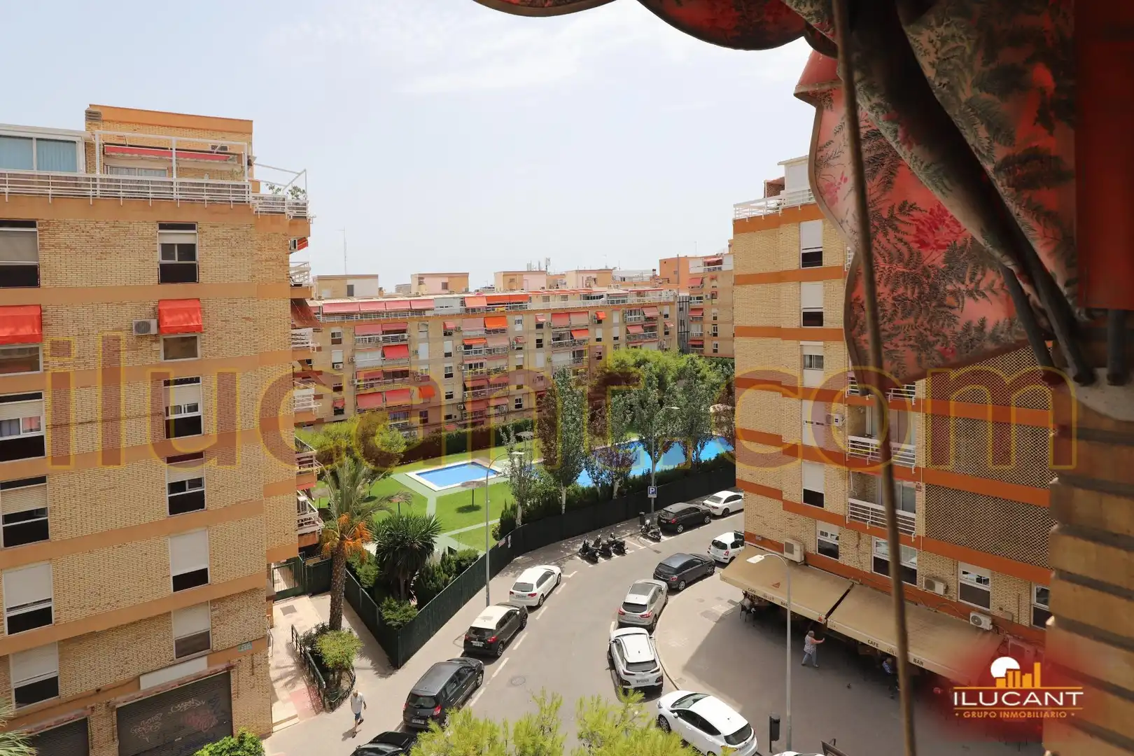 Vista exterior de Pis en venda en Alicante / Alacant amb Aire condicionat, Terrassa i Moblat