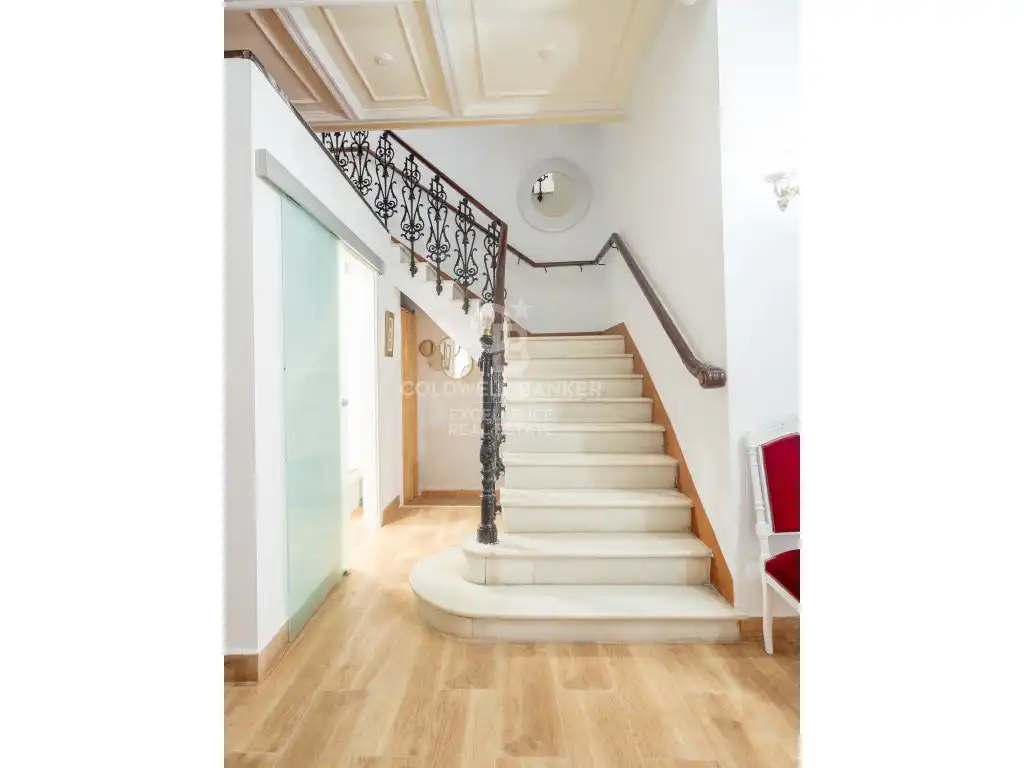 Houses for sale in Oliva  with Air Conditioner, Terrace and Storage room