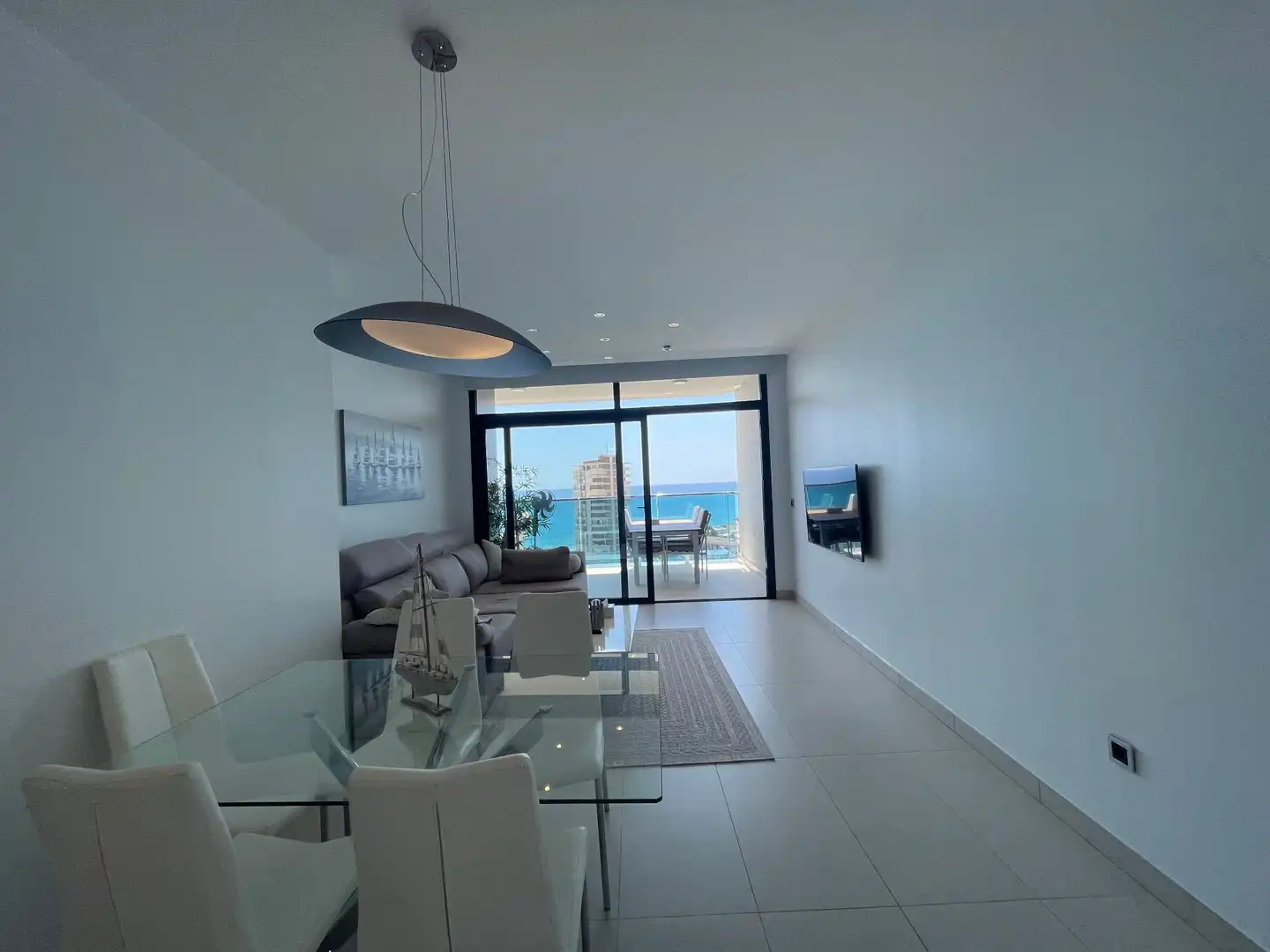 Sala de estar de Apartamento de alquiler en Benidorm con Aire acondicionado, Trastero y Piscina comunitaria