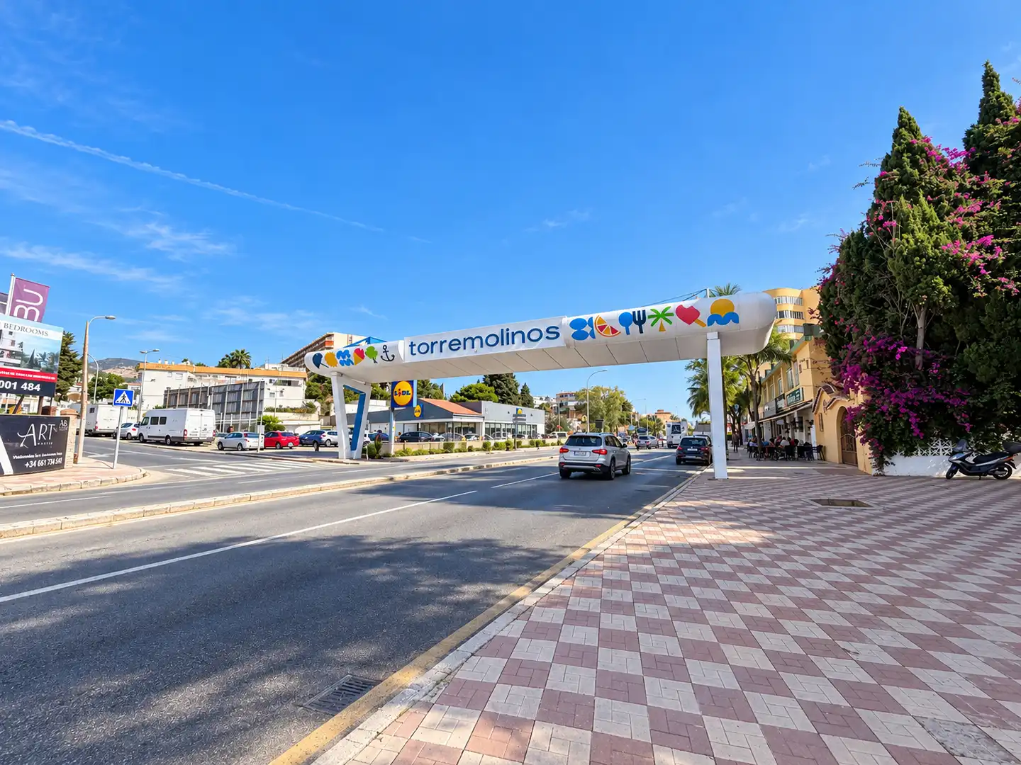 Vista exterior de Apartament en venda en Torremolinos amb Aire condicionat, Terrassa i Moblat