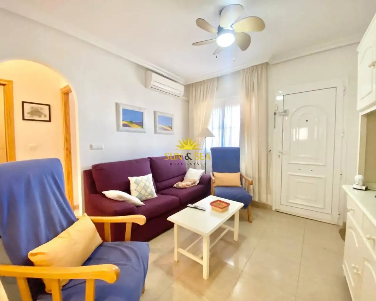 Sala de estar de Apartamento de alquiler en Cartagena con Aire acondicionado, Calefacción y Piscina