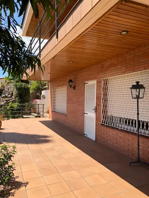 Vista exterior de Casa o xalet en venda en La Palma de Cervelló amb Aire condicionat, Calefacció i Jardí privat