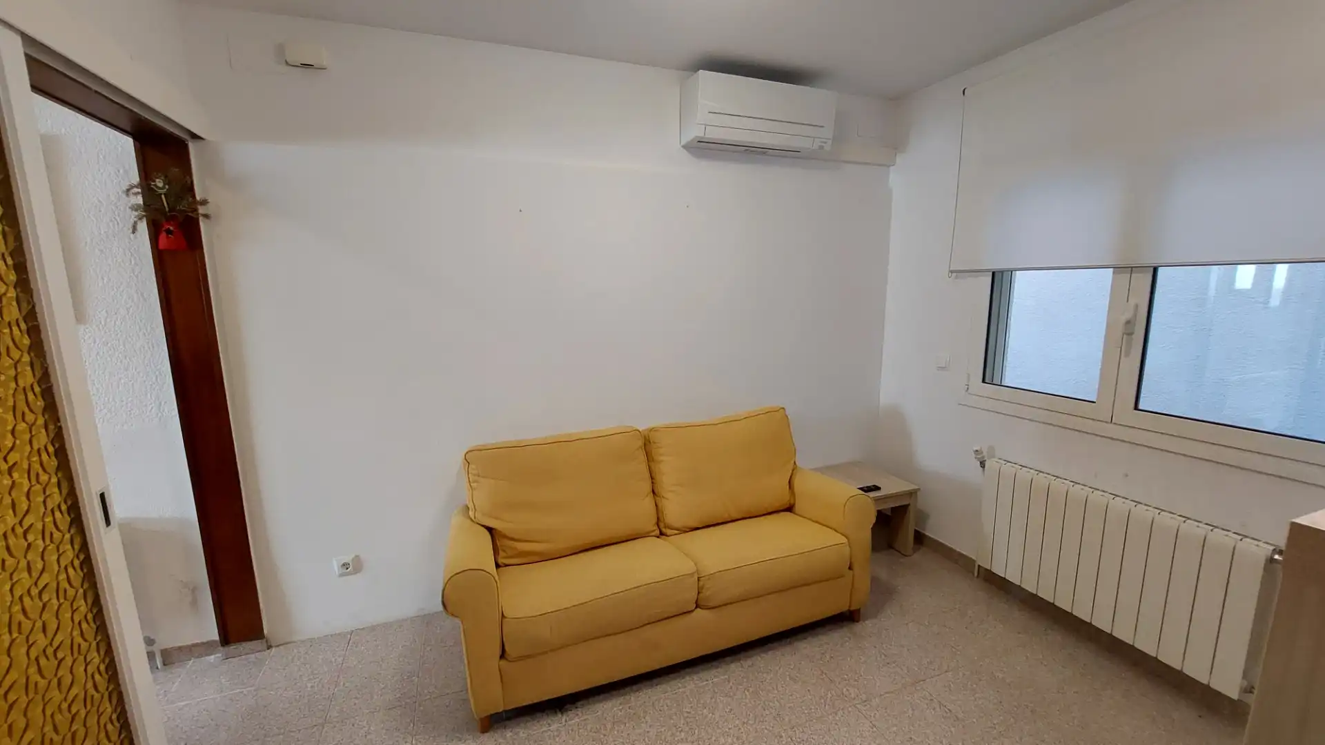 Sala de estar de Casa adosada en venta en Olèrdola con Aire acondicionado, Calefacción y Amueblado