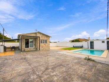Chalet con piscina en venta en Pelagatos - Pago del Humo