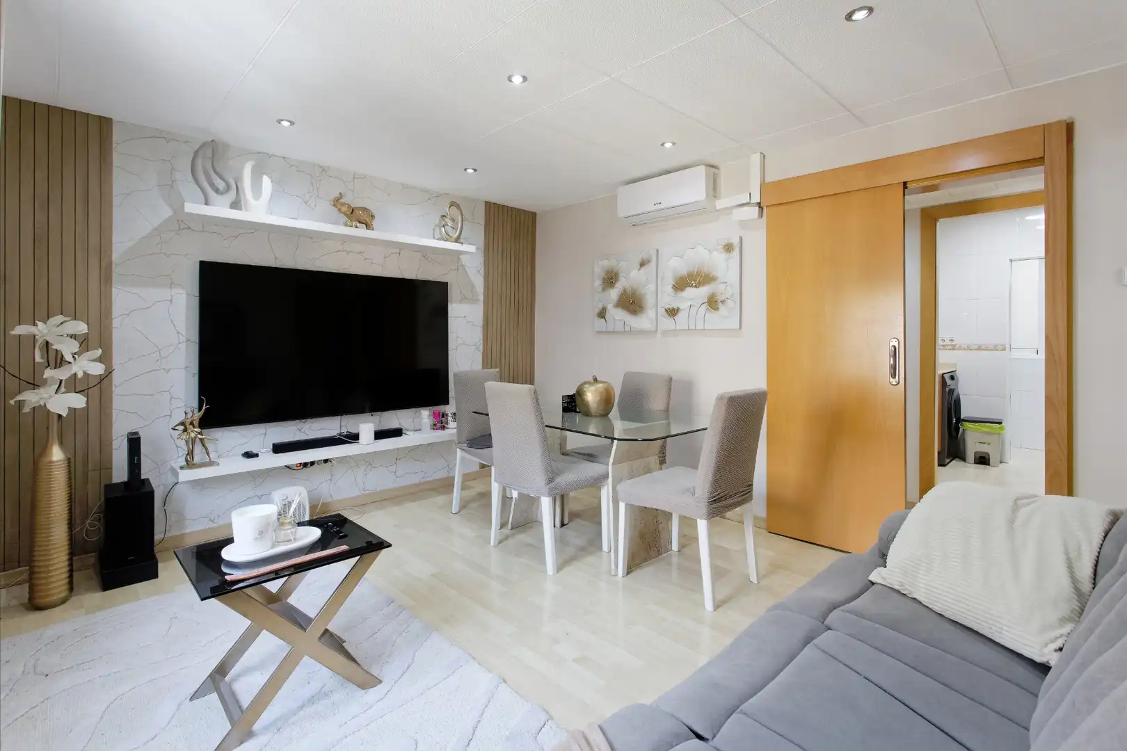 Living room of Flat for sale in L'Hospitalet de Llobregat
