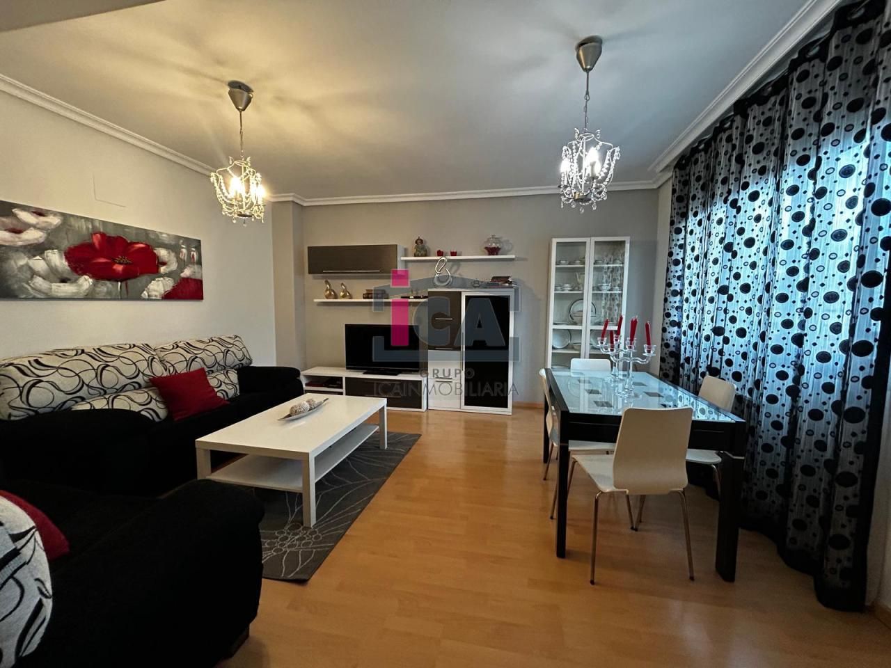 Sala d'estar de Casa adosada de lloguer en Cáceres Capital amb Calefacció, Terrassa i Traster