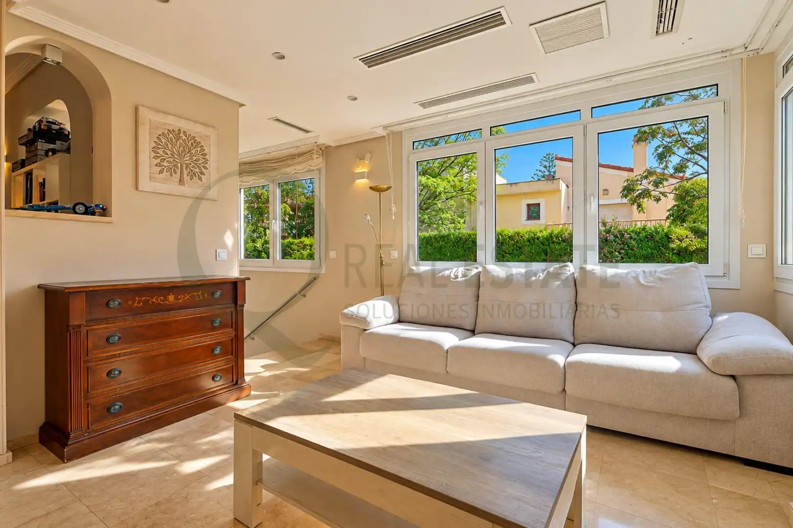 Wohnzimmer von Haus oder Chalet zum Verkauf in Alicante / Alacant mit Klimaanlage, Heizung und Privatgarten