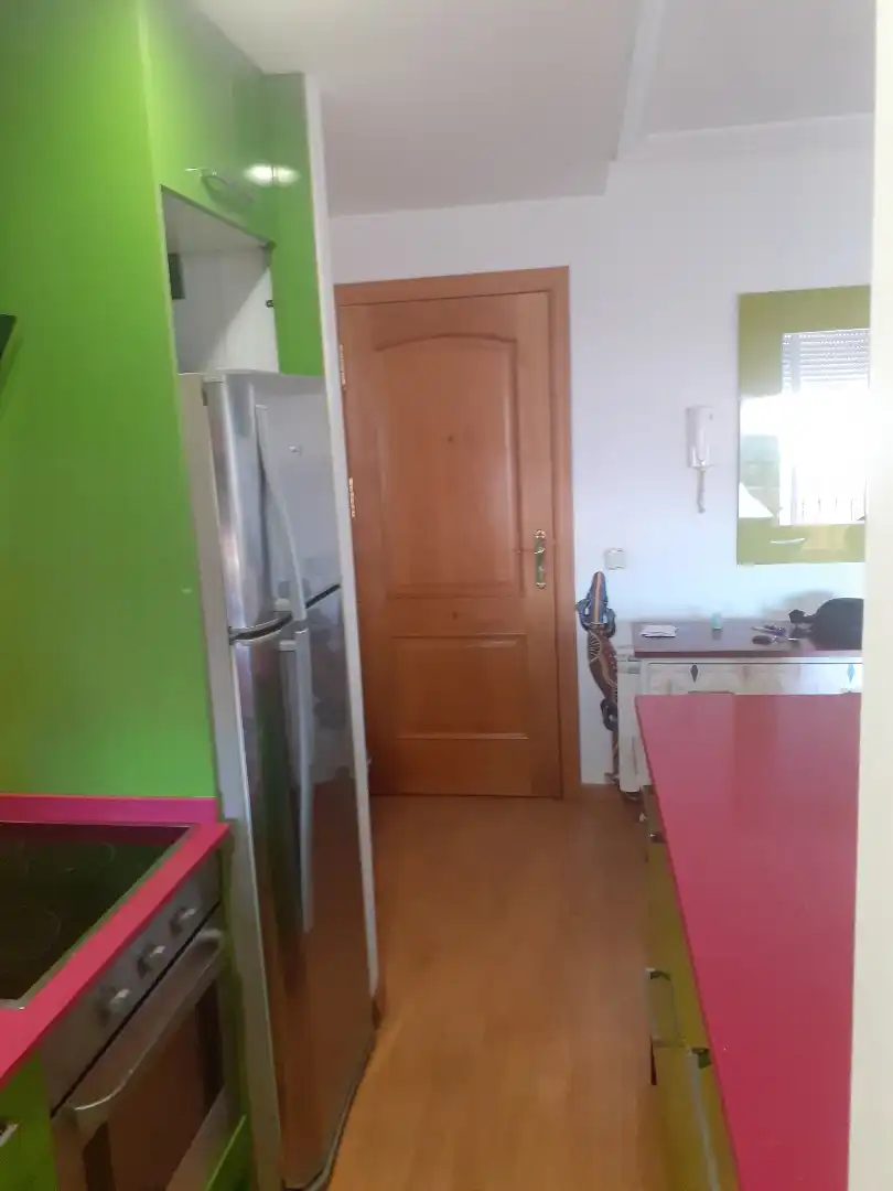 Cuina de Apartament de lloguer en Bargas amb Aire condicionat, Parquet i Moblat
