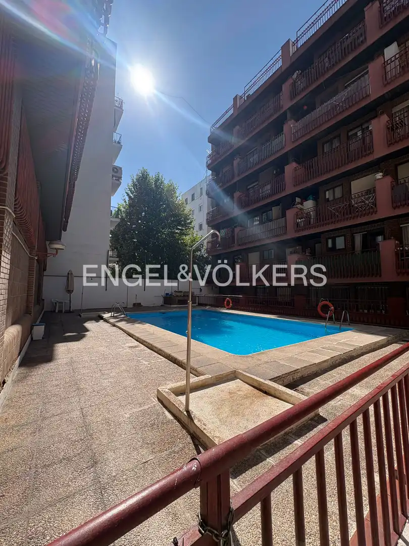 Schwimmbecken von Wohnung zur Miete in Madrid mit Klimaanlage, Heizung und Schwimmbad