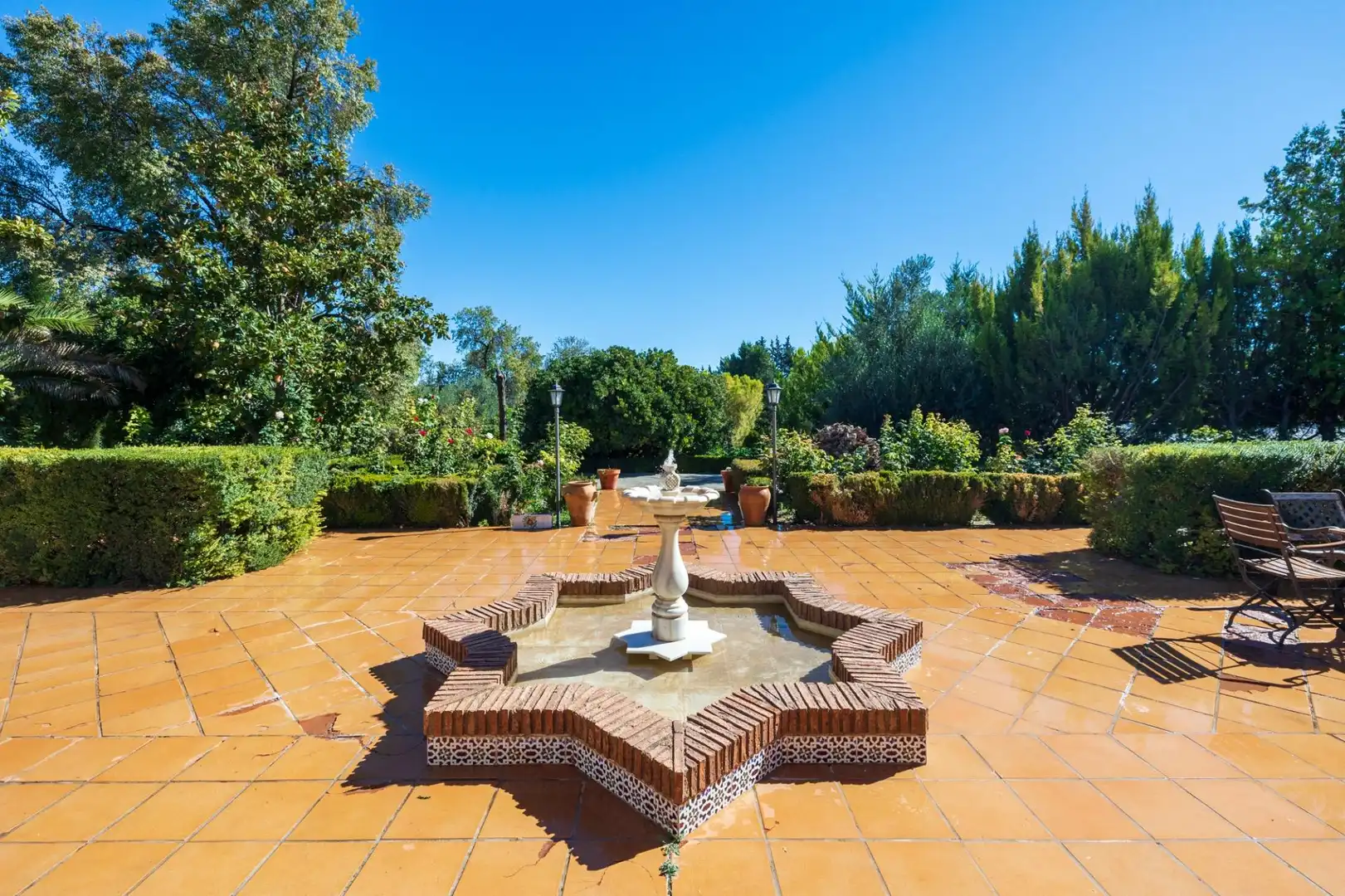 Jardí de Casa o xalet en venda en Baza amb Aire condicionat, Calefacció i Jardí privat