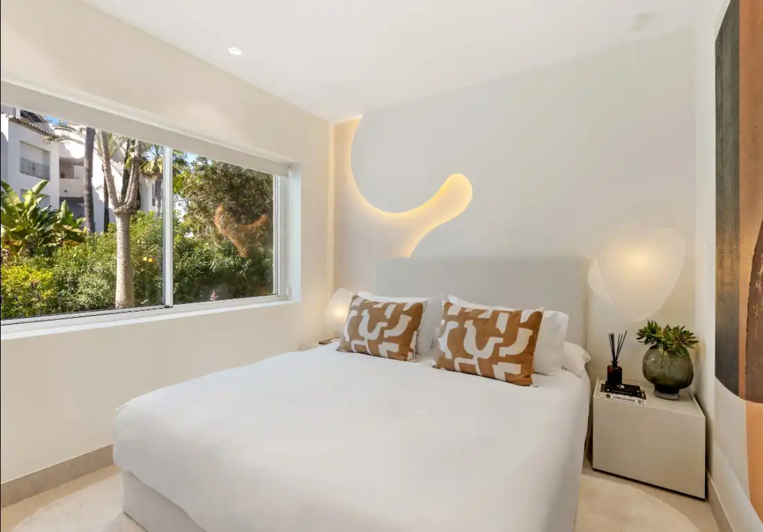 Schlafzimmer von Erdgeschoss zum Verkauf in Estepona mit Klimaanlage, Heizung und Parkett