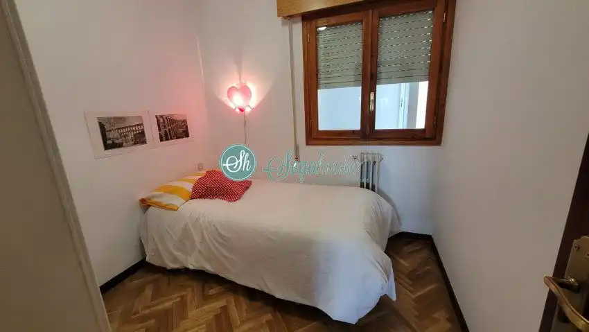 Bedroom of Flat for rent in Segovia  with Heating, Parquet flooring and Terrace