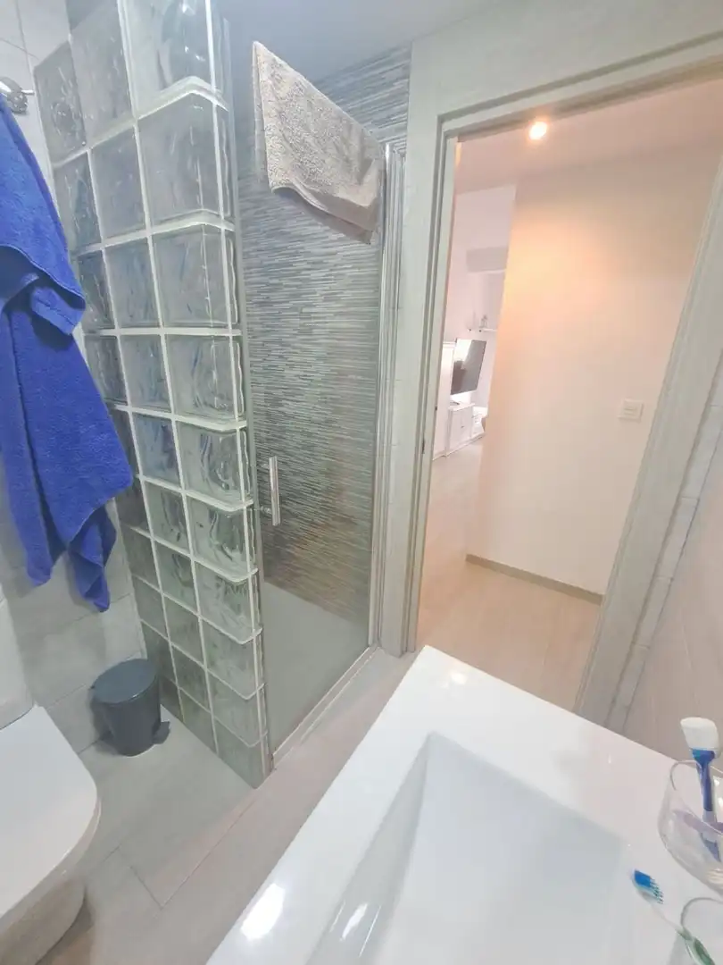 Baño de Piso de alquiler en Granada con Aire acondicionado, Calefacción y Balcón
