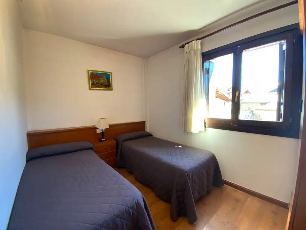 Habitación de Apartamento en venta en Sahún con Balcón