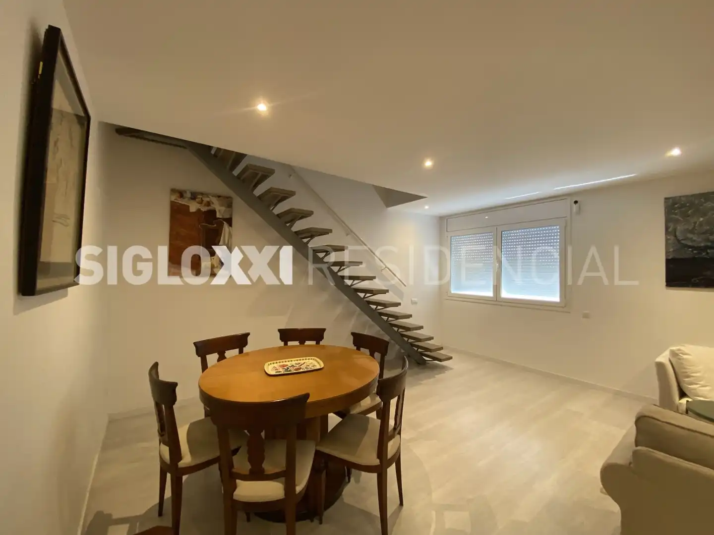 Maisonette zum Verkauf in Barcelona mit Klimaanlage, Heizung und Möbliert