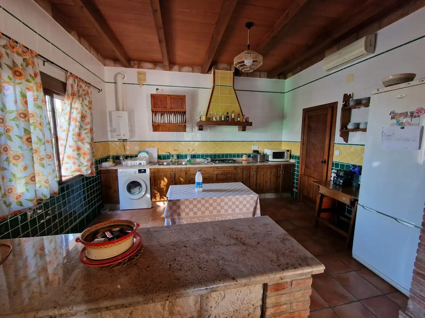 Cuina de Casa o xalet en venda en Montalbán de Córdoba amb Aire condicionat, Jardí privat i Terrassa