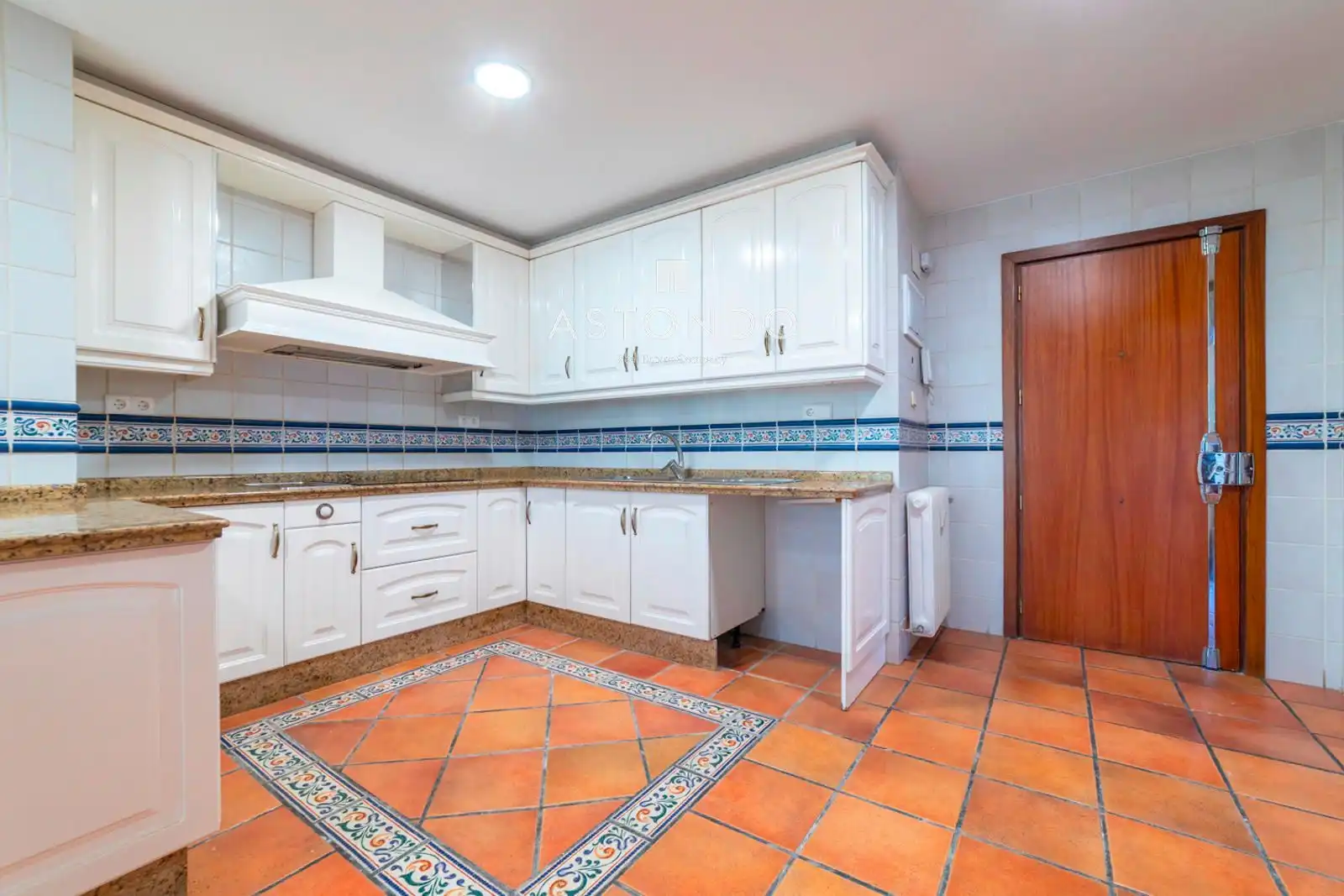 Kitchen of Flat for rent in Madrid  with Air Conditioner, Heating and Terrace