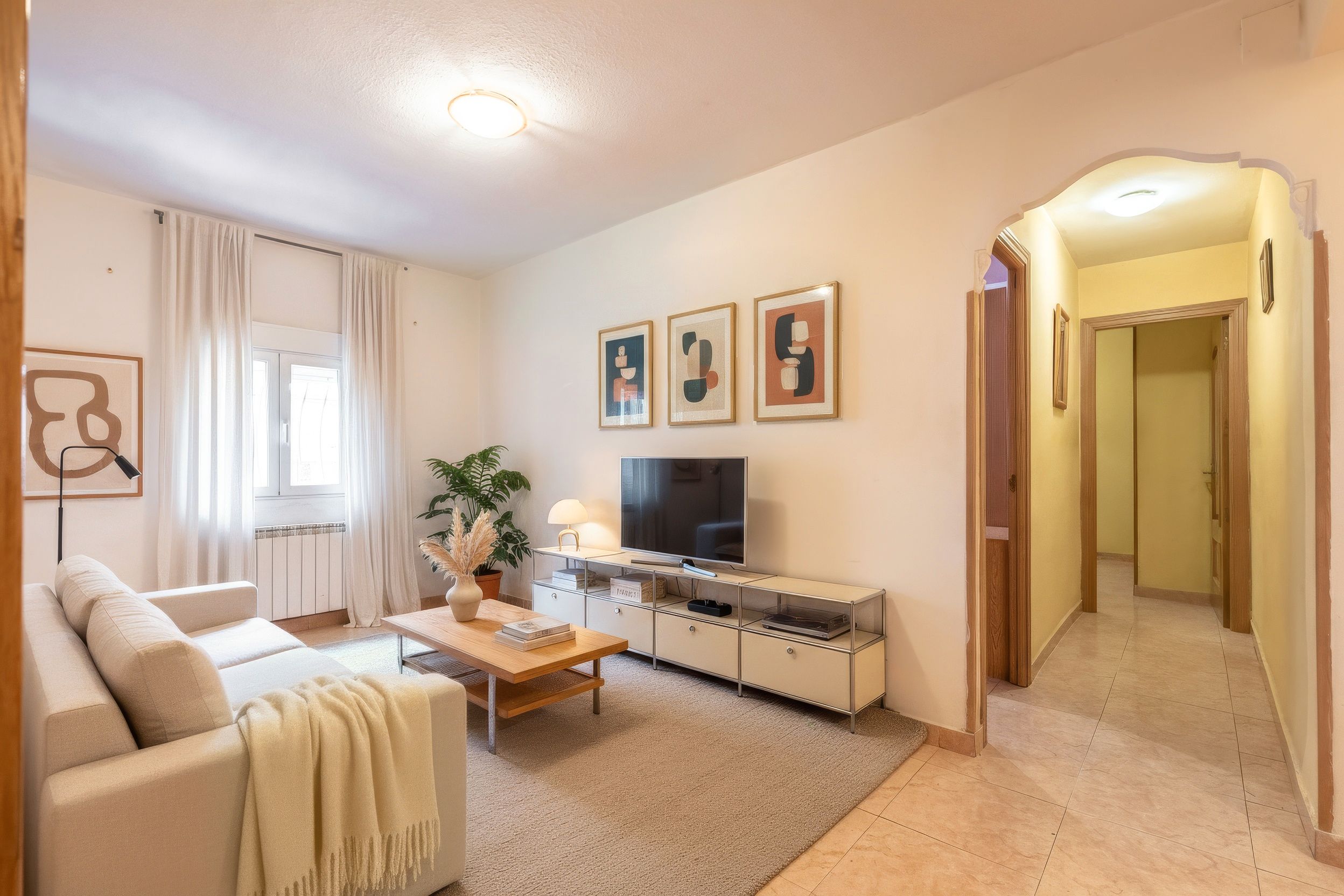 Living room of Flat for sale in  Madrid Capital