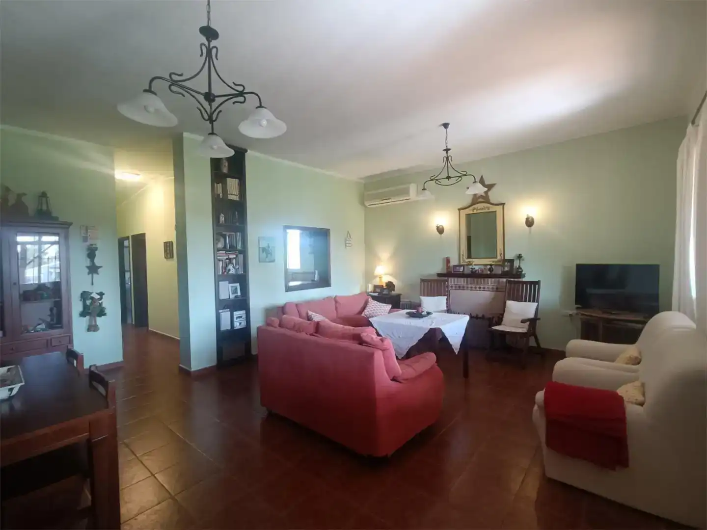 Sala d'estar de Casa o xalet en venda en Trigueros amb Aire condicionat i Piscina