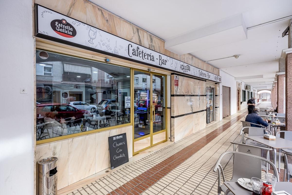 Premises for sale in  Granada Capital  with Air Conditioner and Furnished