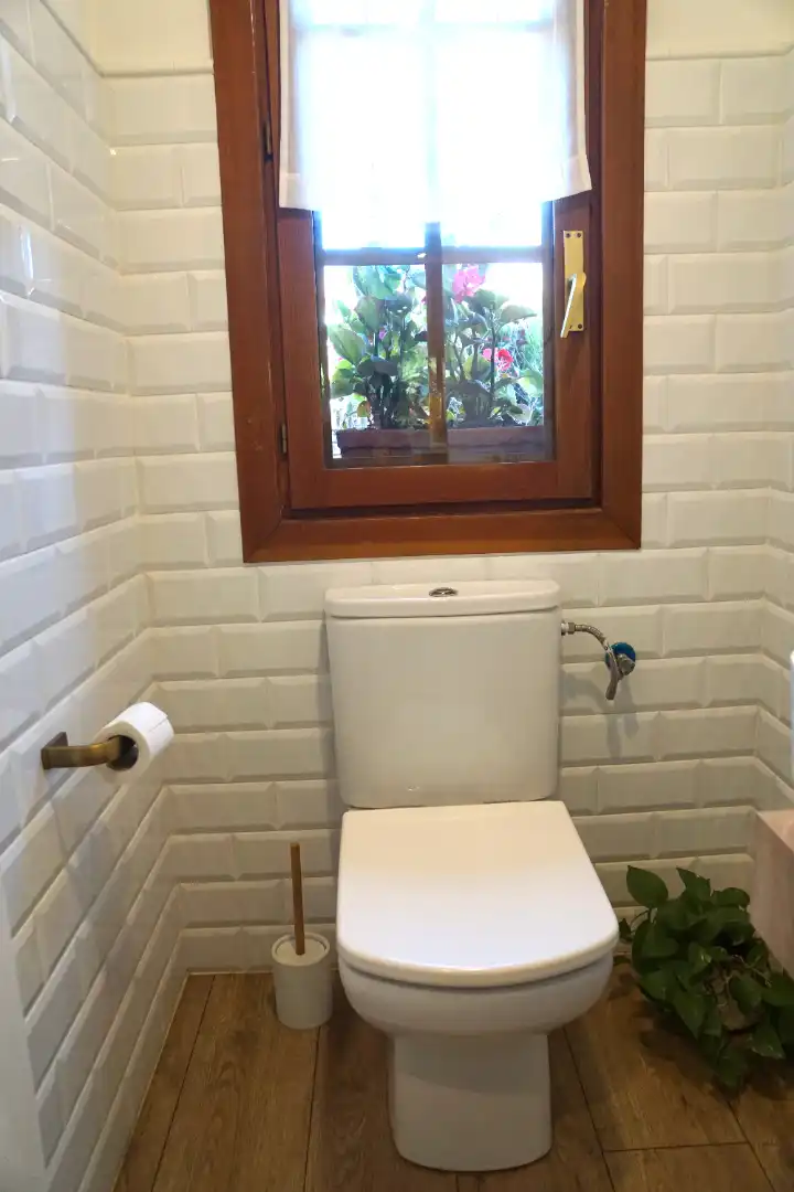 Badezimmer von Einfamilien-Reihenhaus zum Verkauf in Badalona mit Klimaanlage, Heizung und Privatgarten