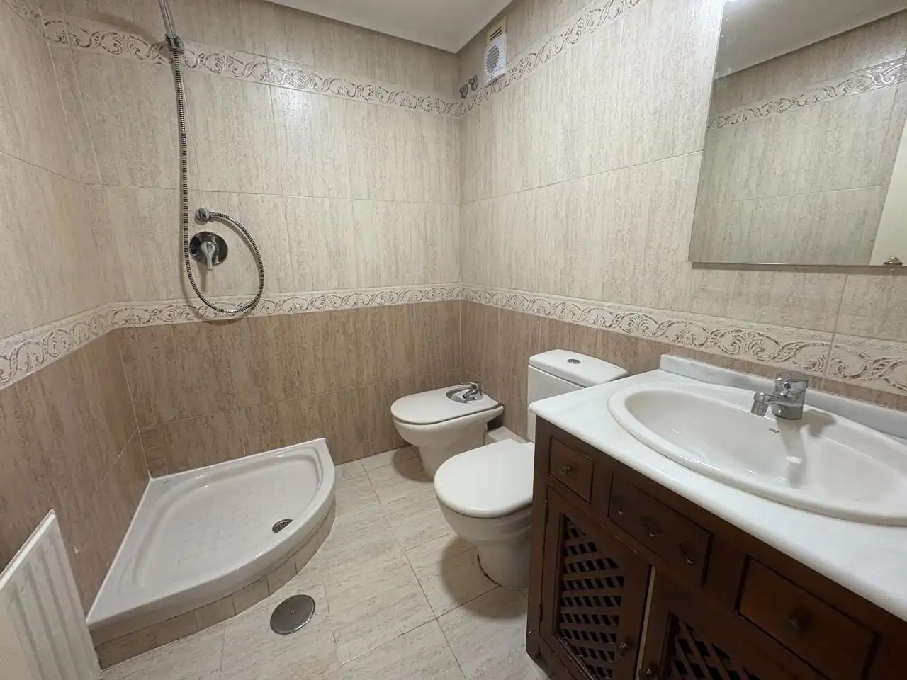 Badezimmer von Maisonette zum Verkauf in Madrid mit Heizung und Parkett