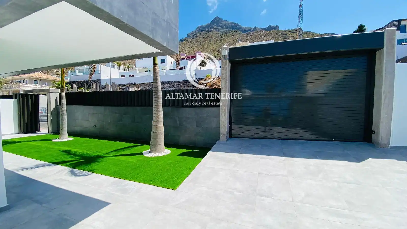 Vista exterior de Casa o xalet de lloguer en Adeje amb Aire condicionat, Terrassa i Traster