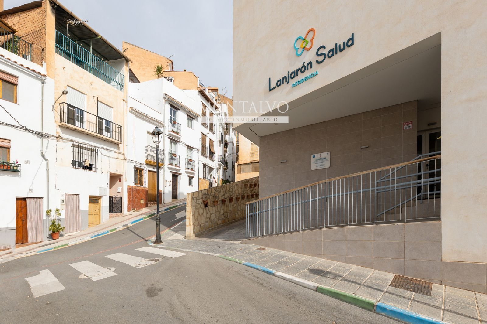 Vista exterior de Casa adosada en venda en Lanjarón amb Traster