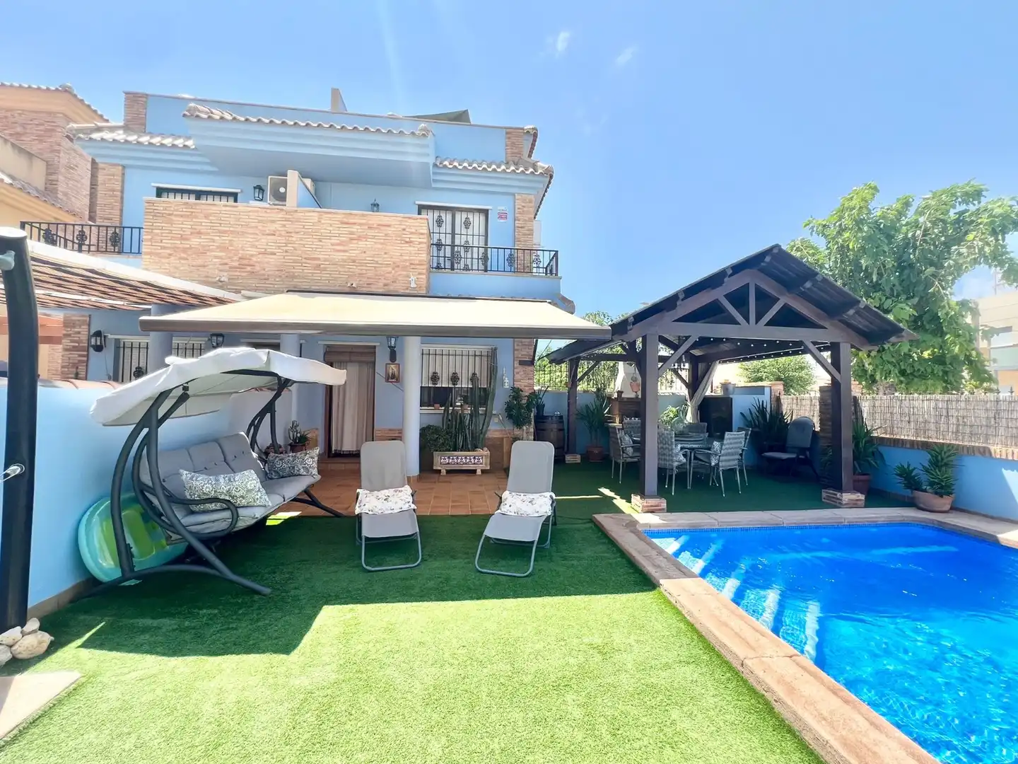 Jardí de Casa o xalet de lloguer en Pilar de la Horadada amb Aire condicionat, Calefacció i Piscina
