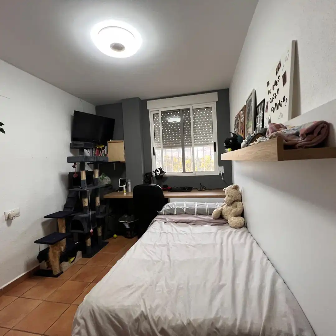Schlafzimmer von Einfamilien-Reihenhaus zum Verkauf in Chiva mit Heizung, Abstellraum und Balkon