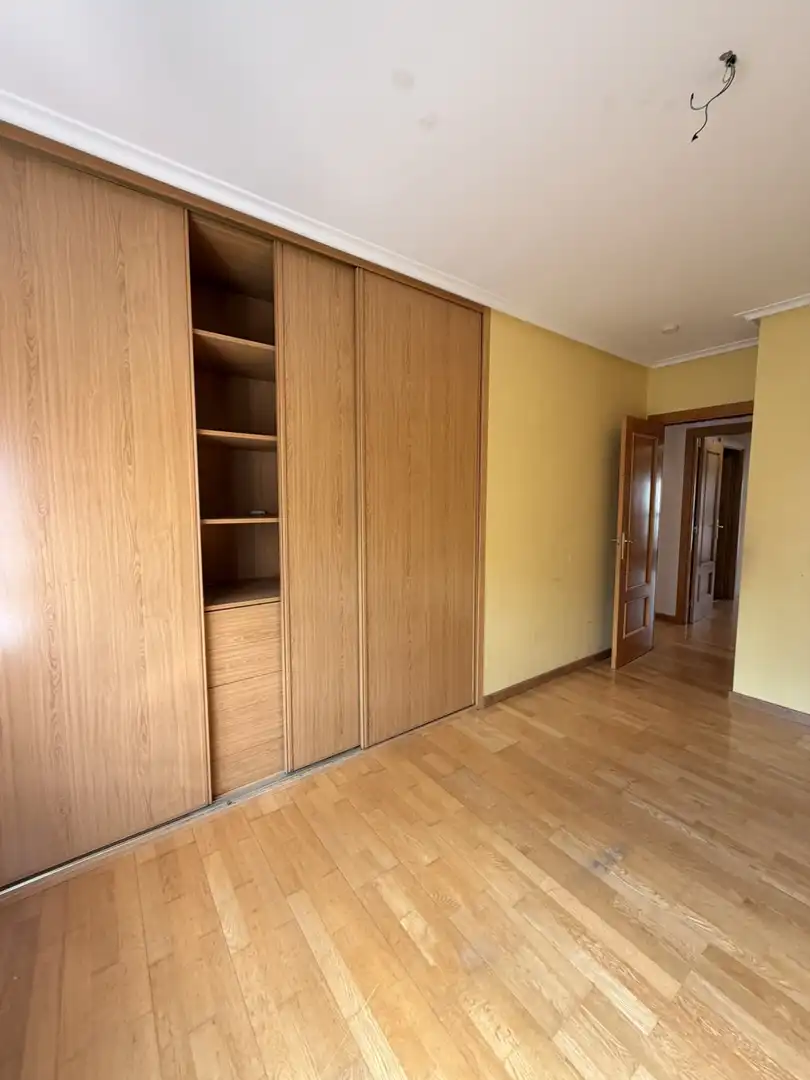 Habitación de Piso en venta en  Logroño con Calefacción, Parquet y Trastero