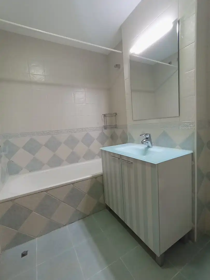 Badezimmer von Wohnung zur Miete in Parla mit Heizung, Parkett und Ofen