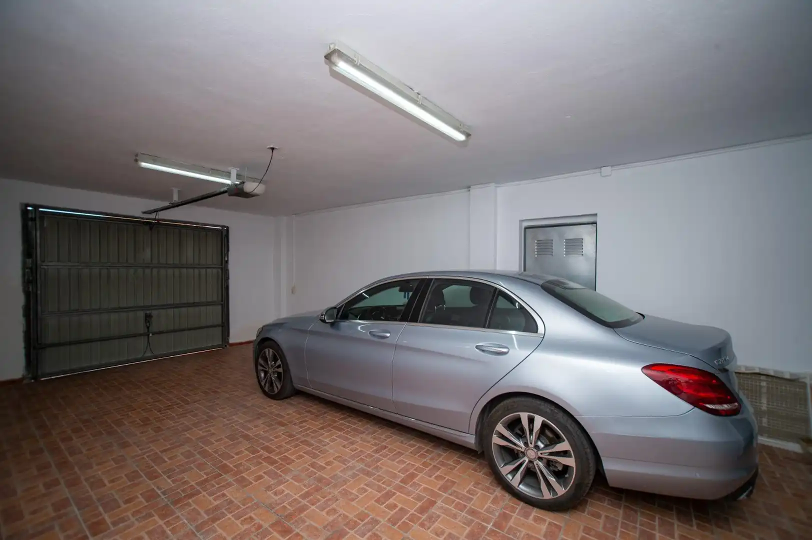 Aparcament de Casa o xalet en venda en Chiva amb Aire condicionat, Calefacció i Terrassa