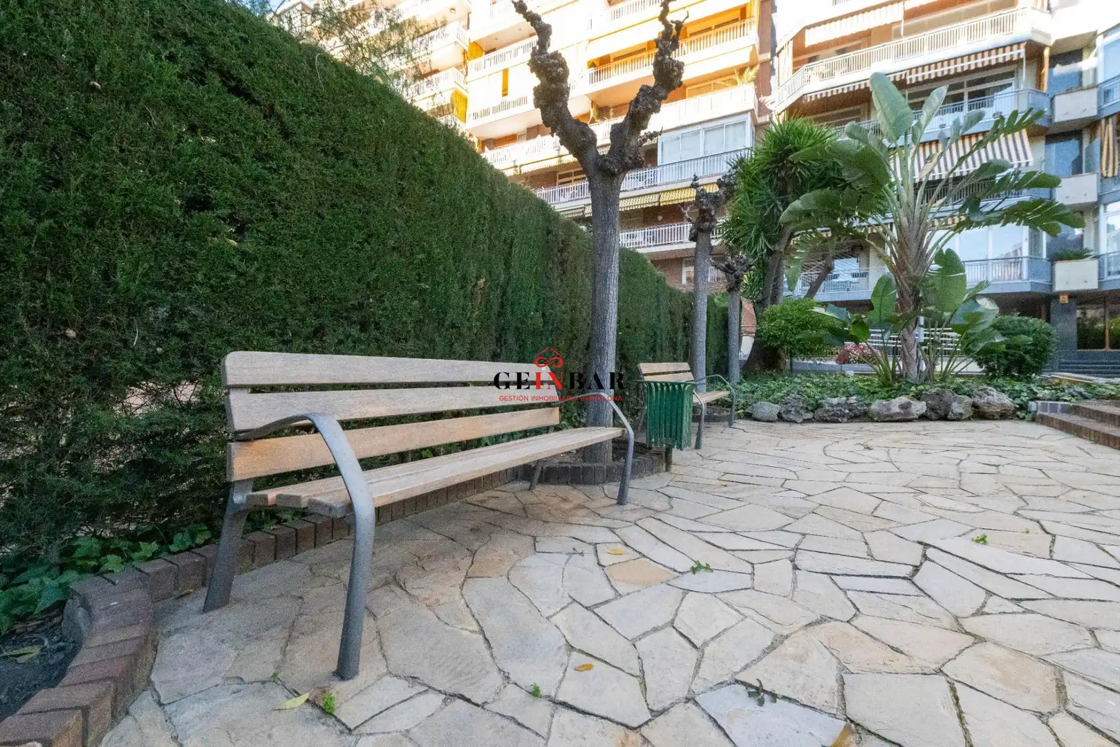 Außenansicht von Wohnung zum Verkauf in Barcelona mit Klimaanlage, Heizung und Privatgarten