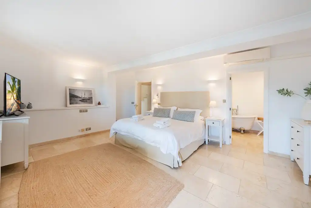 Schlafzimmer von Haus oder Chalet zum Verkauf in Pollença mit Klimaanlage, Heizung und Privatgarten